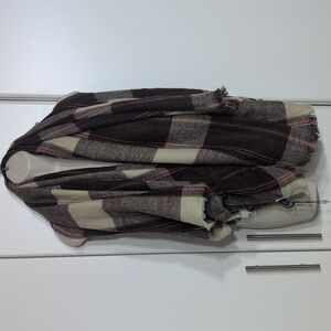 APT.9 Large Scarf Perfect For Fall Season